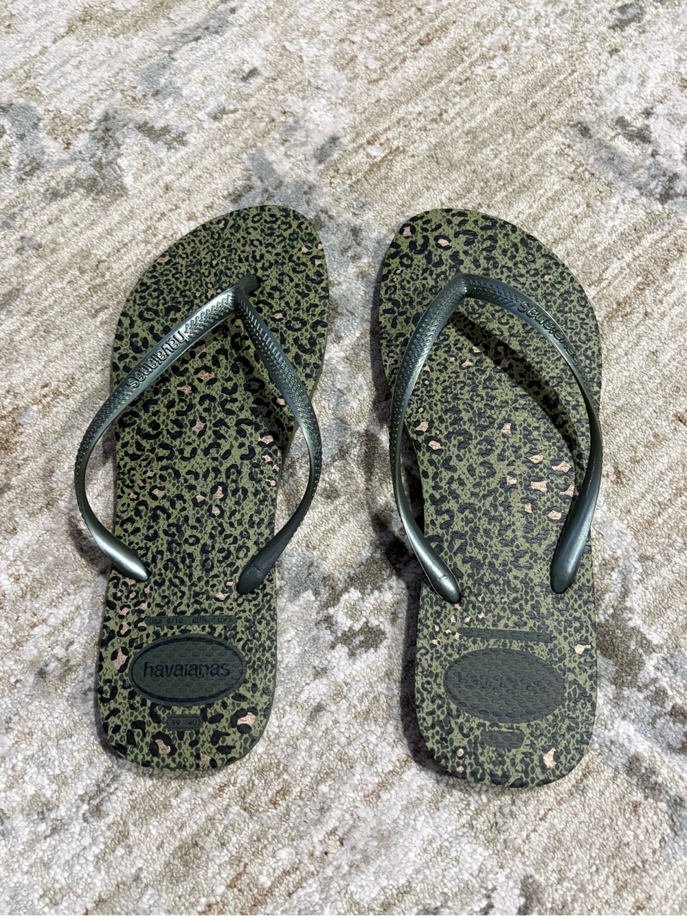 NWOT Havaianas Women's Olive Green Leopard-Print Flip Flops